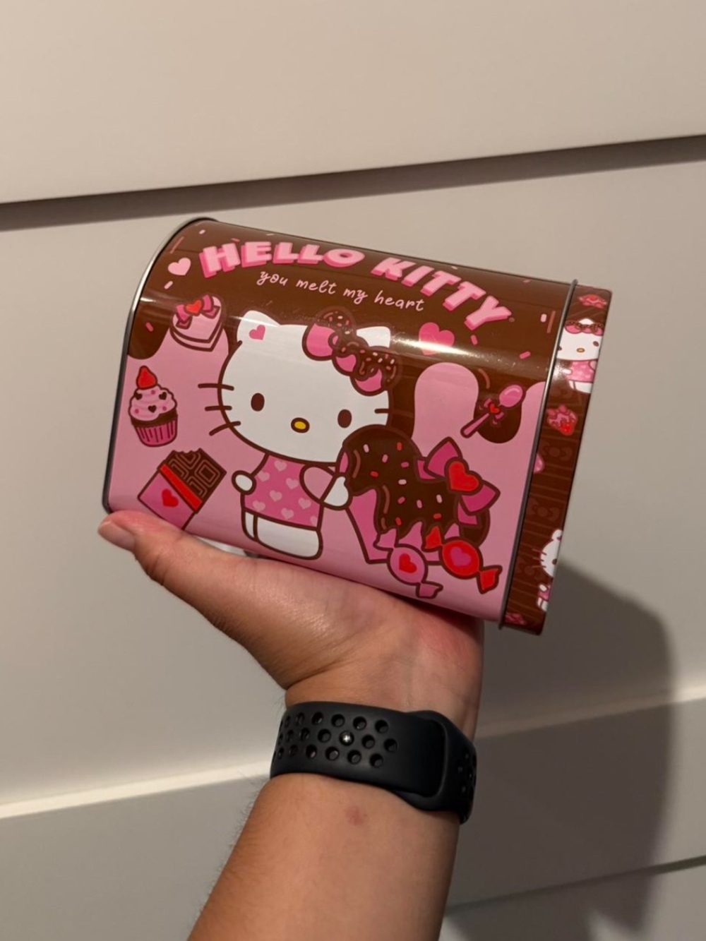 Hello kitty tin